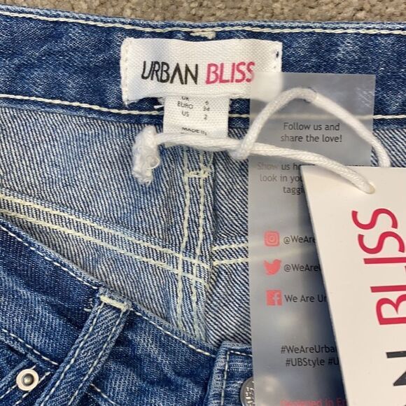 ASOS Urban Bliss Women’s Midwash Blue Mom Jean with rips Size 2 - Picture 8 of 12